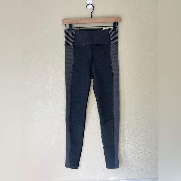 AERIE High Waisted 7/8 Leggings - Picture 1 of 5
